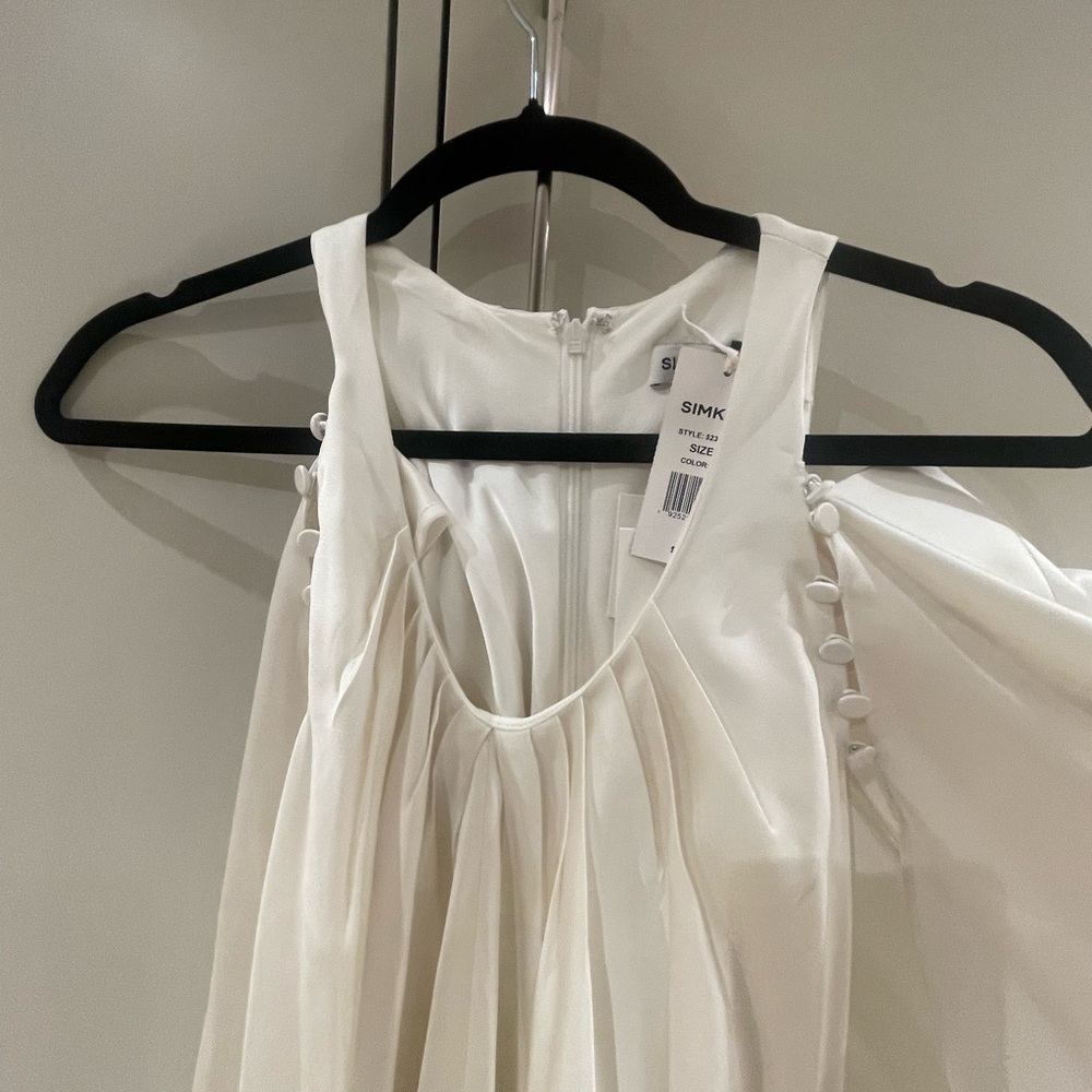 White gown - Picture 7 of 9
